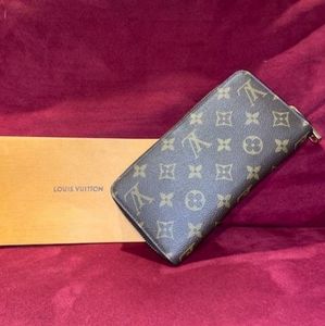 Louis Vuitton Zippy Wallet